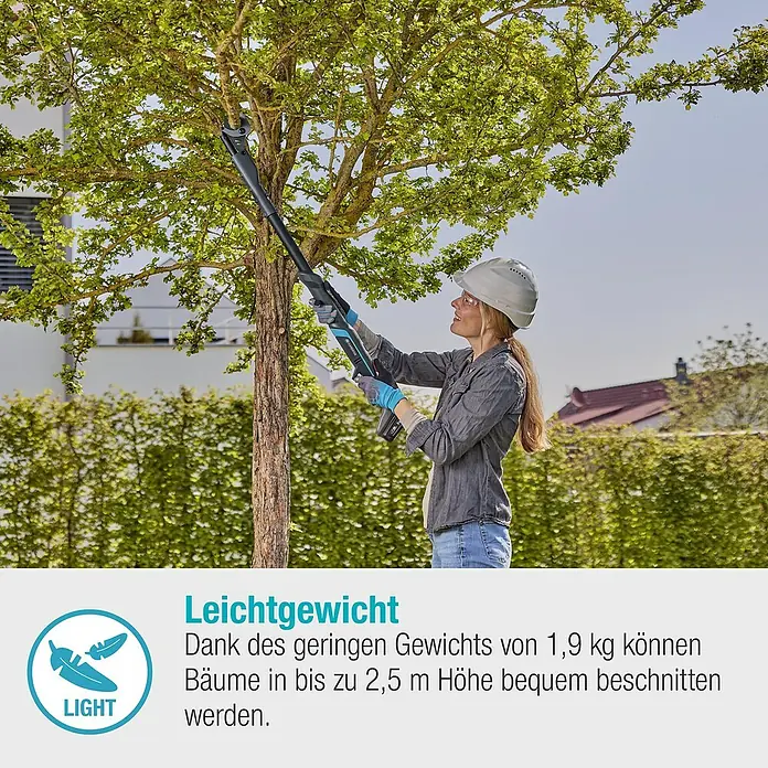 Gardena Power for All 18V Cortarramas de jardín - 18 V, Sin batería, Grosor de rama máx.: 32 mm - Mujer poda un árbol con una motosierra de pértiga a batería Gardena.