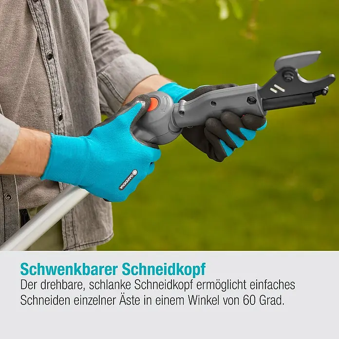 Gardena Power for All 18V Baumschere HighCut - 18 V, 1 Akku, Max. Aststärke: 28 mm, Länge: 360 cm - Nahaufnahme einer Gardena Astschere mit schwenkbarem Schneidkopf für präzises Schneiden.