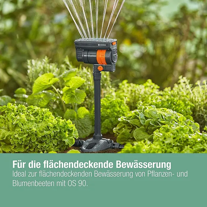 Gardena Micro-Drip Verlängerungsrohr für OS 90 - 2 Stk., Länge: 20 cm - Der Gardena Vielflächenregner OS 90 im Einsatz, ideal für die Bewässerung von Pflanzen- und Blumenbeeten.
