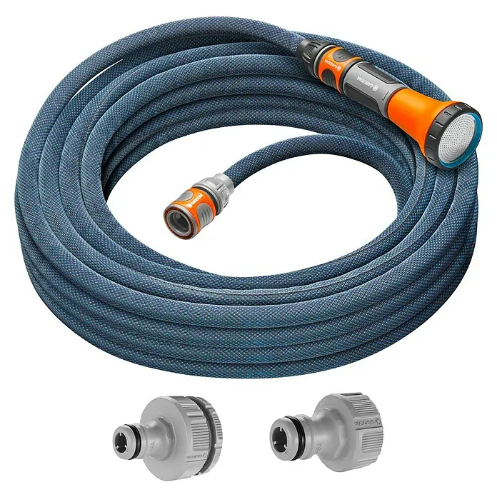 Gardena Gartenschlauch Liano Xtreme Set - 15 m, Schlauchdurchmesser: 13 mm - Das Bild zeigt einen Gartenschlauch von Gardena mit Sprühkopf und Anschlussstücken. Der Schlauch ist aufgerollt und blau.