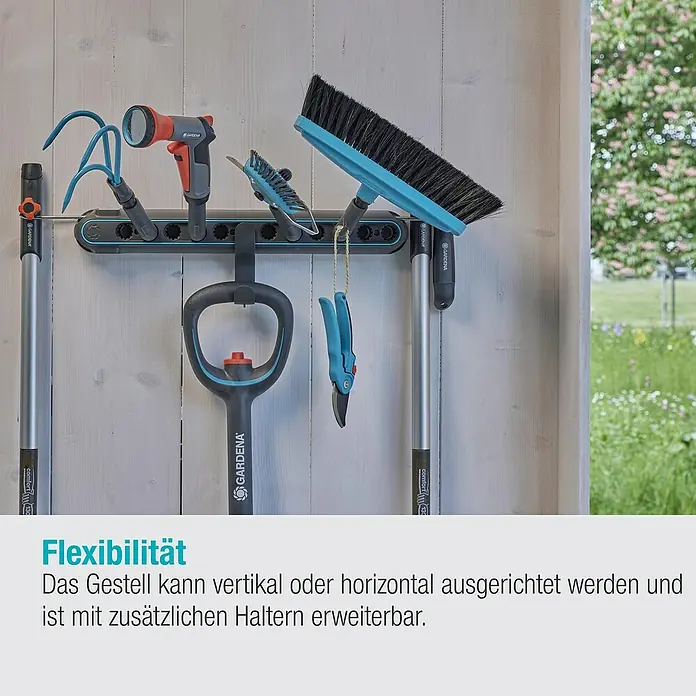 Gardena Combisystem Geräteleiste Flex - Passend für: GARDENA combisystem Geräte und Stiele - Gartengeräte hängen an einer Wandhalterung von GARDENA. Die Wandhalterung ist flexibel und erweiterbar.