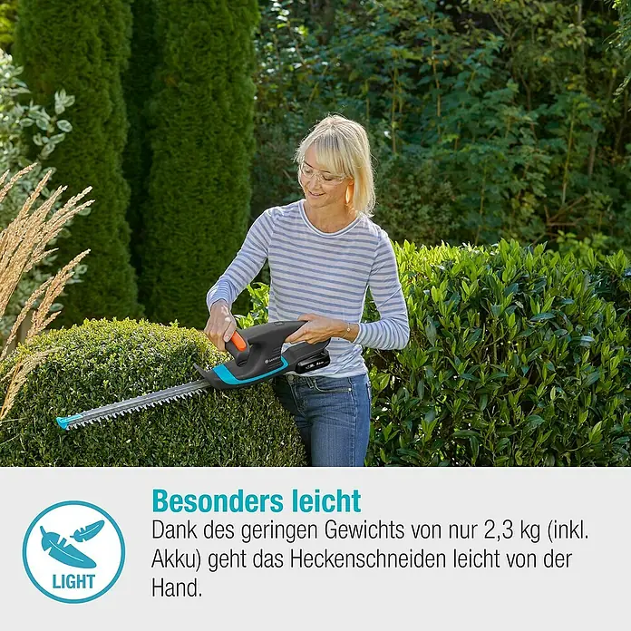 Gardena Power for All 18V Akku-Heckenschere EasyCut - 18 V, Li-Ionen, 1 Akku - Frau schneidet Hecke mit der leichten Gardena Akku-Heckenschere.