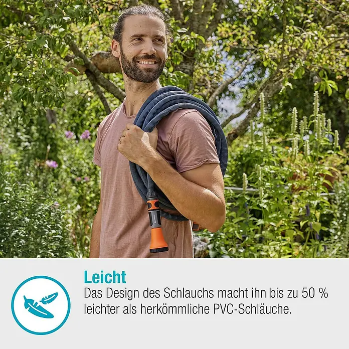 Gardena Gartenschlauch Liano Xtreme Set - Schlauch, Wasserstop, Schlauchverbinder, 2x Hahnverbinder, Bewässerungsbrause - Ein Mann trägt einen Gardena Textilschlauch, der bis zu 50 % leichter ist als herkömmliche PVC-Schläuche.