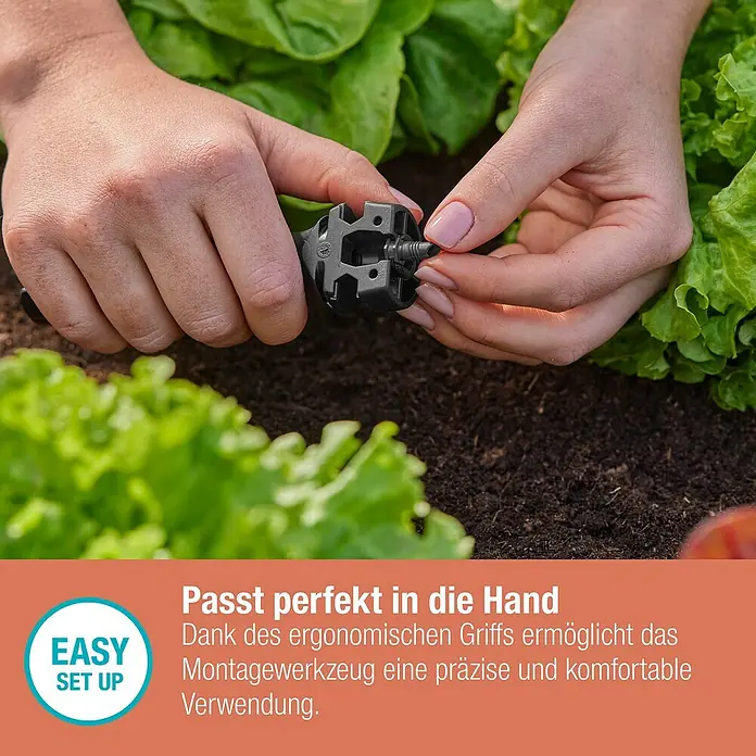 Gardena Micro-Drip Vorstecher - Passend für: Gardena Micro-Drip Artikel & Lochung des Verlegerohres, Kunststoff, Schwarz - Eine Person benutzt ein Montage-Werkzeug im Garten. Das Werkzeug liegt gut in der Hand und ermöglicht eine präzise Verwendung.