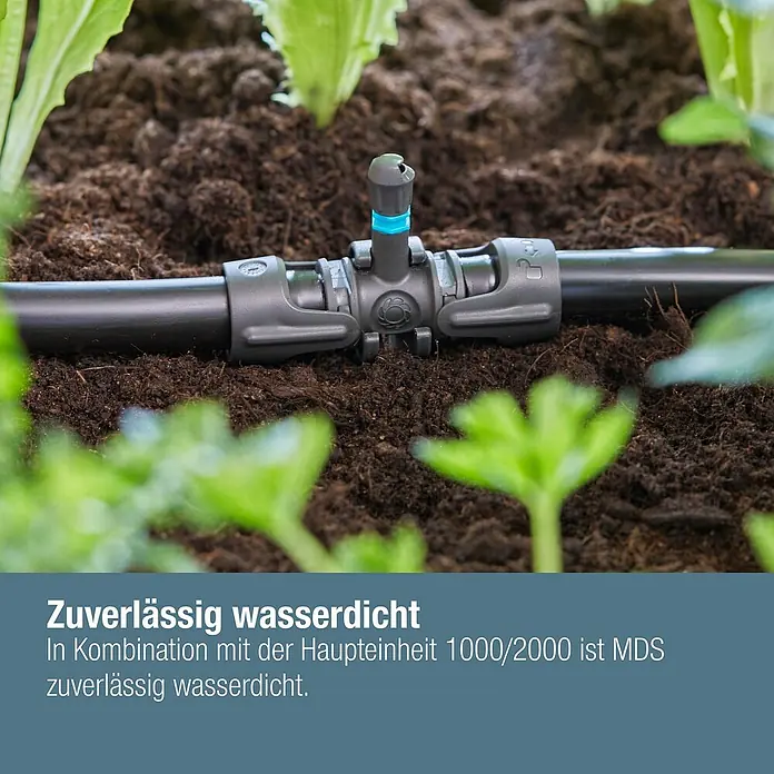 Gardena Micro-Drip T-Stück für Sprühdüsen - 1/2" x 13 mm, 5 Stk. - Detailaufnahme eines Bewässerungssystems im Garten, das Zuverlässigkeit und Wasserdichtigkeit verspricht.