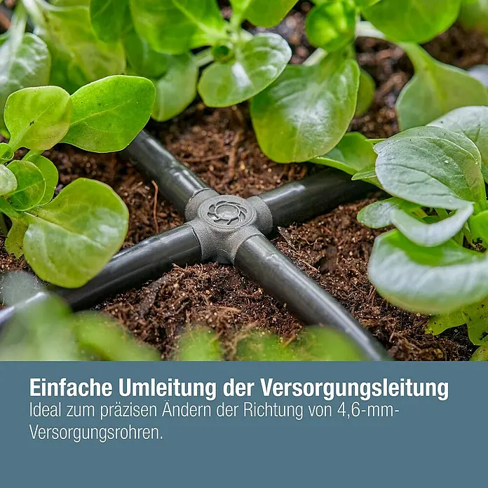 Gardena Micro-Drip Kreuzstück - 3/16" x 4,6 mm, 10 Stk. - Nahaufnahme eines Bewässerungssystems mit Pflanzen, das die einfache Umleitung der Wasserversorgung zeigt.