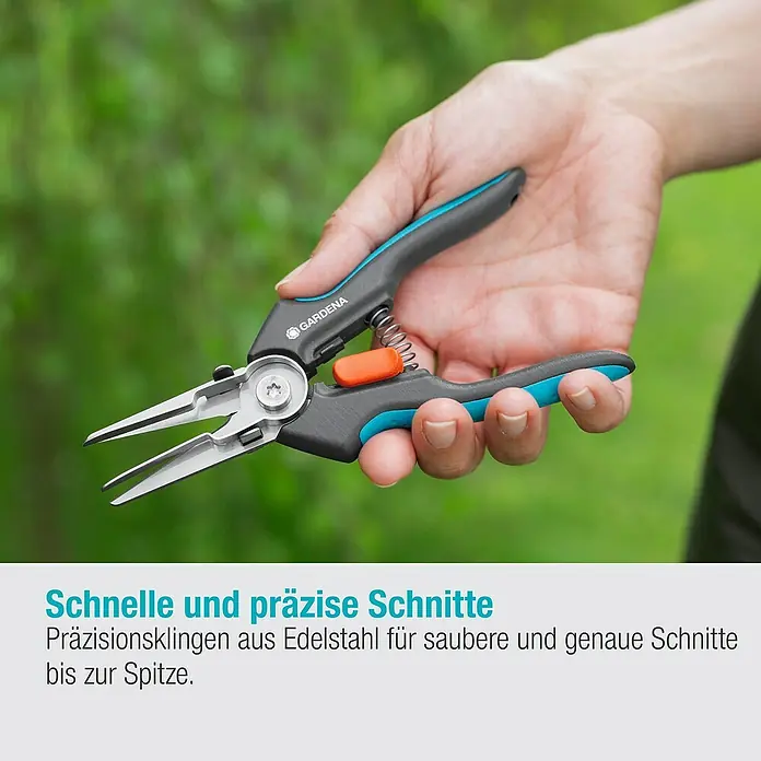 Gardena Schere GripCut - Länge: 15,6 cm - Nahaufnahme einer GARDENA Gartenschere für schnelle und präzise Schnitte mit Edelstahlklingen, ideal für saubere Ergebnisse.