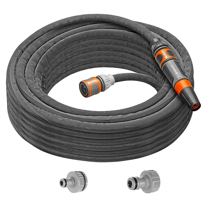 Gardena Gartenschlauch Liano Life Set - 15 m, Schlauchdurchmesser: 13 mm - Ein grauer Gartenschlauch mit orangenen Verbindungsstücken und Düse.