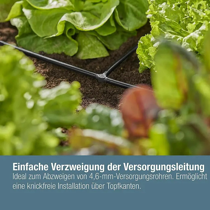 Gardena Micro-Drip T-Stück - 3/16" x 4,6 mm, 10 Stk. - Bild einer T-Verbindung für 4,6-mm-Versorgungsschläuche im Gartenbeet.