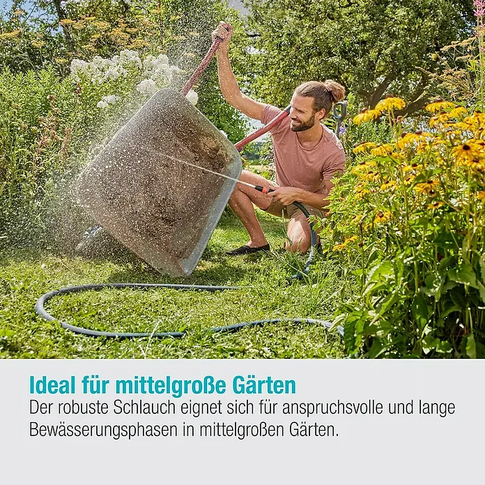 Gardena Gartenschlauch Liano Xtreme Set - 20 m, Schlauchdurchmesser: 13 mm - Ein Mann bewässert mit einem robusten Schlauch einen großen Pflanzkübel im Garten. Ideal für die Gartenbewässerung!