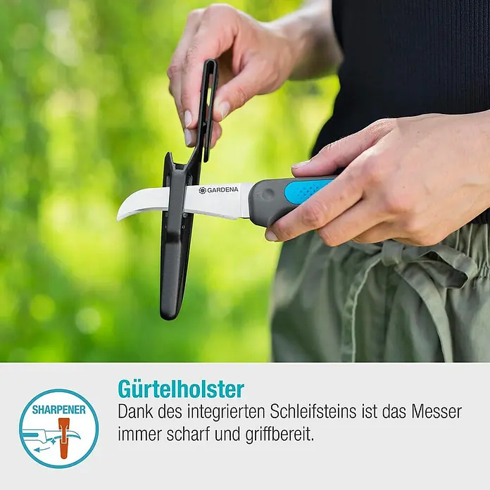 Gardena Erntemesser VeggieCut - Länge: 20,3 cm - Nahaufnahme eines Gardena-Messers mit integriertem Schärfer im Gürtelholster für scharfe, griffbereite Schnitte.