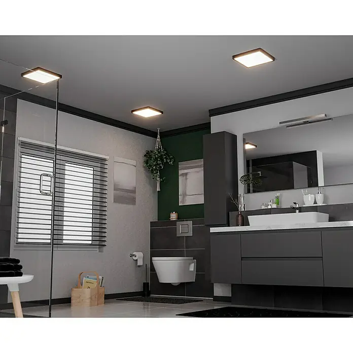 Eglo Fueva 5 LED-Deckenleuchte IP44 - 20 W, L x B x H: 28,5 x 28,5 x 2,8 cm, Schwarz, Weiß, Warmweiß - Modernes Badezimmer mit dunkler Einrichtung, einschließlich Toilette, Waschtisch und Spiegel. Die Beleuchtung erfolgt durch quadratische Deckenleuchten.