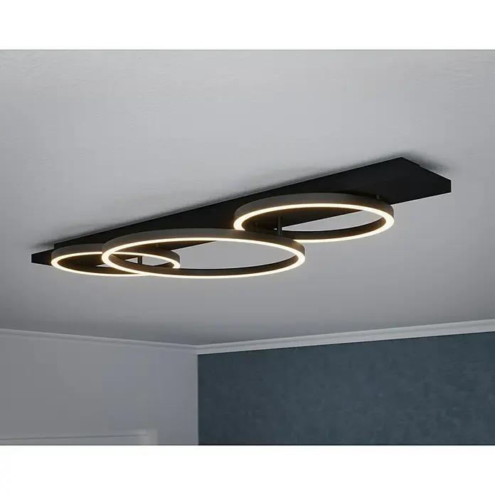 Eglo Boyal LED-Deckenleuchte - 12 W, 101 x 40 x 9,5 cm, Schwarz/Nickel-matt, Warmweiß, Anzahl Leuchtmittel: 3 Stk. - Moderne Deckenleuchte mit drei ineinandergreifenden Ringen und integrierten LEDs, montiert auf einer schwarzen Platte.