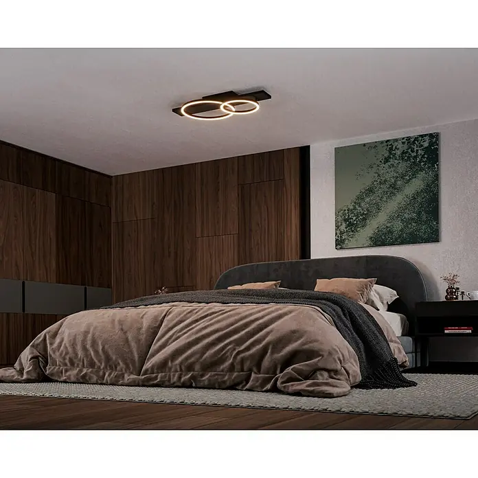 Eglo Boyal LED-Deckenleuchte - 24 W, 78 x 40 x 9 cm, Schwarz/Nickel-matt, Warmweiß, Anzahl Leuchtmittel: 2 Stk. - Modernes Schlafzimmer mit kreisförmiger LED-Deckenleuchte. Das schlichte Design fügt sich nahtlos in das dunkle Holz und die weiche Einrichtung ein.