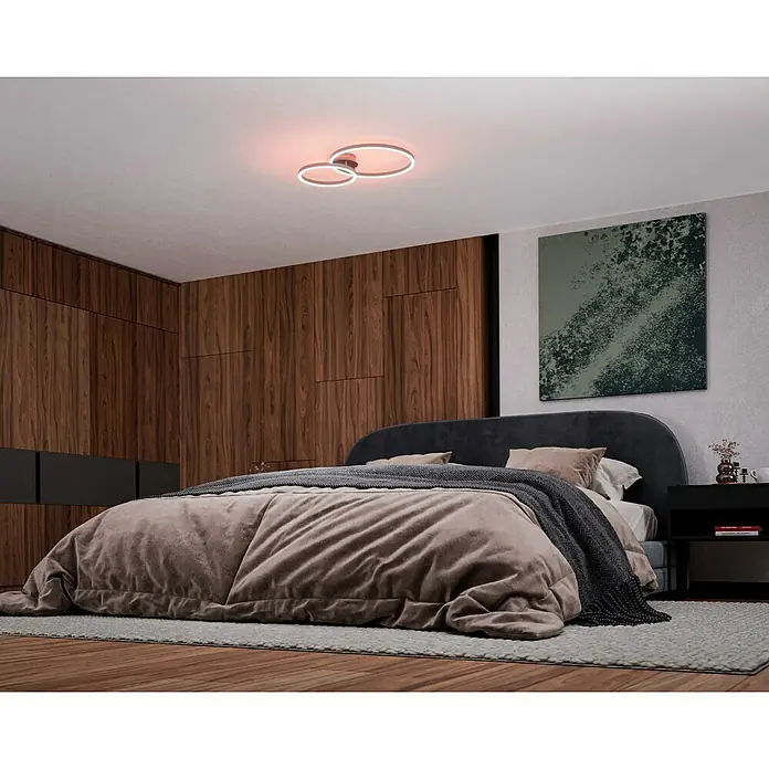 Eglo LED-Deckenleuchte PALMAVES 3 - 12 W, L x B x H: 55 x 39 x 8,9 cm, Nickel-matt, RGBW - Moderne Schlafzimmeransicht mit runder Deckenleuchte, die ein warmes, einladendes Licht spendet und die elegante Einrichtung hervorhebt.