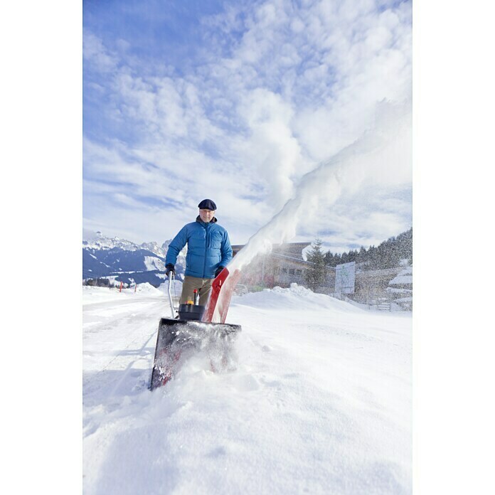 AL-KO Benzin-Schneefräse SnowLine 560 II4 kW, Arbeitsbreite: 56 cm Use Shot