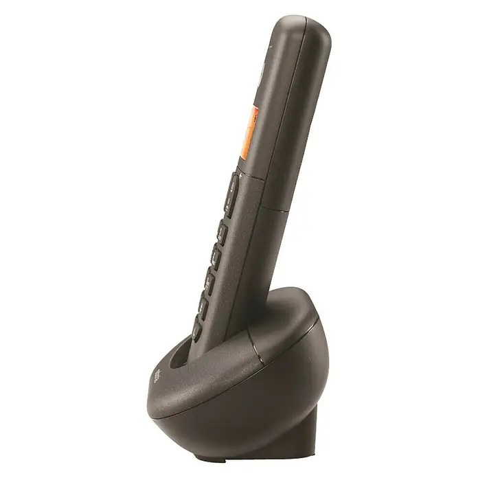 Motorola Teléfono inalámbrico E201 - Rellamada, Negro - Un teléfono inalámbrico gris oscuro con teclado en su base de carga, listo para llamadas. El dispositivo tiene un diseño compacto y moderno.