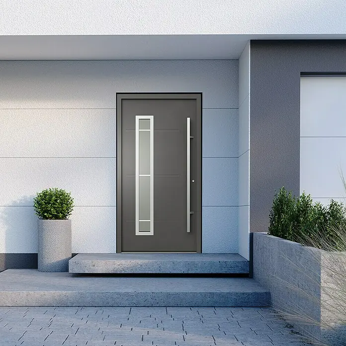 Gerda Haustür Thermo Prime 75 Garda - 110 x 210 cm, DIN Anschlag: Rechts, Anthrazitgrau, Details in Edelstahl - Graue Haustür mit vertikalem Fenster und langem Griff vor einer modernen Fassade.