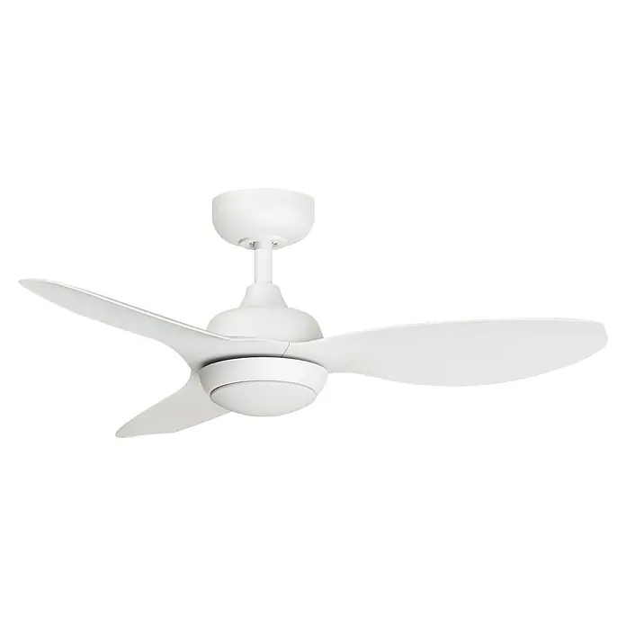 Arte confort Ventilador de techo Hanoi - Blanco, 104 cm, 16 W, Blanco cálido - Primer plano de un ventilador de techo blanco con tres palas y luz integrada, aislado sobre un fondo negro.