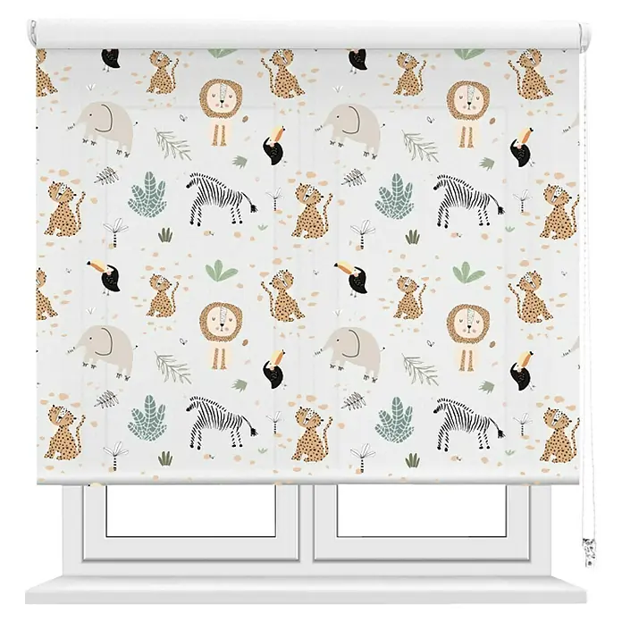 Estor enrollable Animales Selva - An x Al: 135 x 190 cm, Blanco, Formas y patrones - Una cubierta de ventana blanca con un patrón de animales amigables de la selva. La cubierta de la ventana está enrollada.