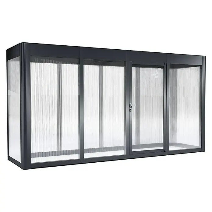 SunElements Gewächshaus SunGarden Select 4.1 - Außenmaß inkl. Dachüberstand (B x T): 443 x 128 cm, Material Seitenwand: Kunststoff, 10 mm, Anthrazit-Metallic - Eine Nahaufnahme einer modernen Terrassenüberdachung aus grauem Metall und transparenten Paneelen, die viel Tageslicht hereinlässt.