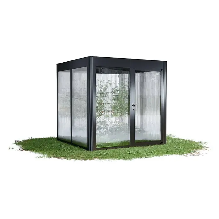 SunElements Gewächshaus SunGarden Select 2.2 - Außenmaß inkl. Dachüberstand (B x T): 233 x 233 cm, Material Seitenwand: Kunststoff, 10 mm, Anthrazit-Metallic - Das Bild zeigt ein modernes Gewächshaus mit dunklem Rahmen und strukturiertem Glas, das auf einer Grasfläche steht. Das Gewächshaus bietet Schutz für Pflanzen.