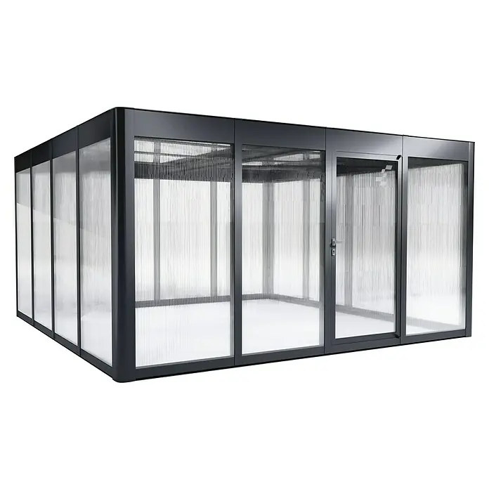 SunElements Gewächshaus SunGarden Select 4.4 - Außenmaß inkl. Dachüberstand (B x T): 443 x 443 cm, Material Seitenwand: Kunststoff, 10 mm, Anthrazit-Metallic - Das Bild zeigt einen modernen Pavillon mit transparenten Wänden und einem dunklen Rahmen. Der Pavillon ist ein elegantes Produkt für den Außenbereich.