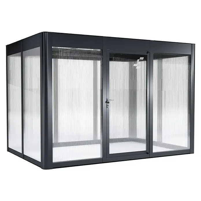 SunElements Gewächshaus SunGarden Select 3.2 - Außenmaß inkl. Dachüberstand (B x T): 338 x 233 cm, Material Seitenwand: Kunststoff, 10 mm, Anthrazit-Metallic - Nahaufnahme eines modernen Pavillons mit anthrazitfarbenem Rahmen und blickdichtem Glas für Privatsphäre im Garten.