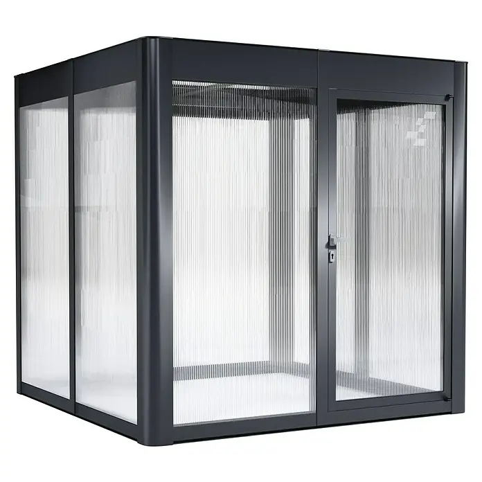 SunElements Gewächshaus SunGarden Select 2.2 - Außenmaß inkl. Dachüberstand (B x T): 233 x 233 cm, Material Seitenwand: Kunststoff, 10 mm, Anthrazit-Metallic - Bild einer modernen Gartenlaube mit grauen Rahmen und geriffelten Glaswänden. Die Gartenlaube bietet einen geschützten Raum im Freien.