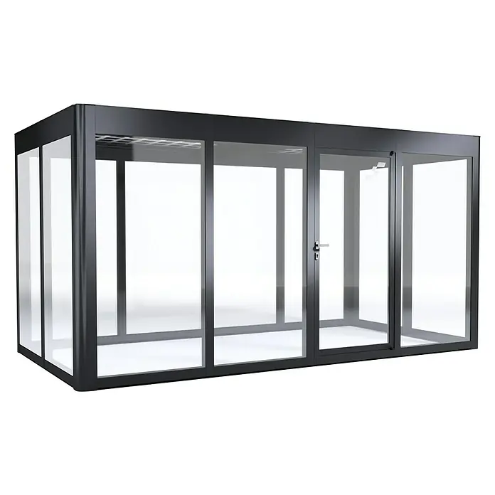 SunElements Gewächshaus SunGarden Energy 4.2 - Außenmaß inkl. Dachüberstand (B x T): 443 x 233 cm, Anthrazit-Metallic, Materialspezifizierung Dach: Acrylglas mit Photovoltaikmodulen - Abbildung eines modernen, verglasten Büroraums mit schwarzem Rahmen. Ideal für ruhige, konzentrierte Arbeitsbereiche in Großraumbüros.