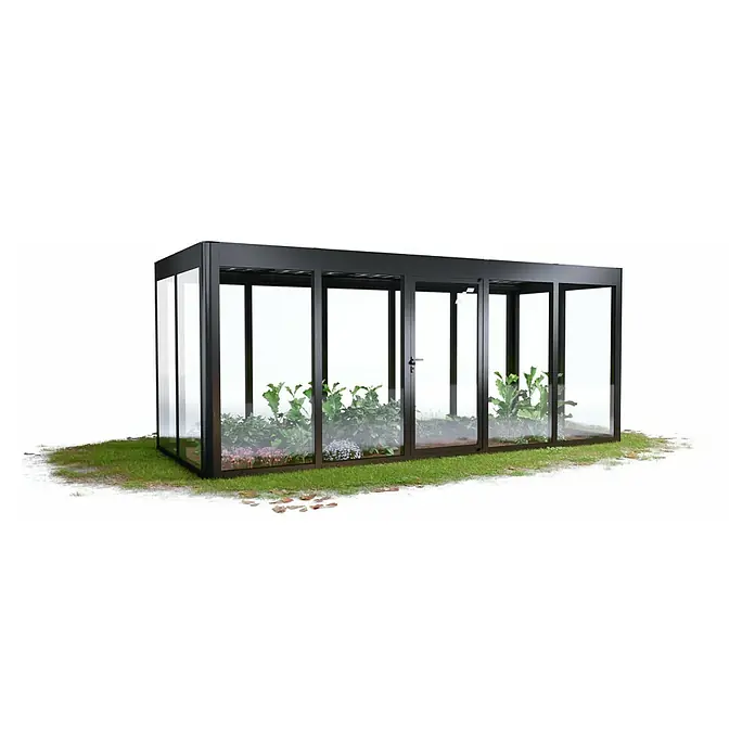 SunElements Gewächshaus SunGarden Energy 5.2 - Außenmaß inkl. Dachüberstand (B x T): 548 x 233 cm, Anthrazit-Metallic, Materialspezifizierung Dach: Acrylglas mit Photovoltaikmodulen - Ein Gewächshaus mit Pflanzen darin. Das Gewächshaus hat ein schwarzes Gestell und klare Glasscheiben, die viel Licht hereinlassen.