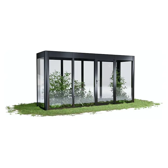 SunElements Gewächshaus SunGarden Infinity 4.1 - Außenmaß inkl. Dachüberstand (B x T): 443 x 128 cm, Material Seitenwand: Kunststoff, 6 mm, Anthrazit-Metallic - Das Bild zeigt ein modernes Gewächshaus mit Pflanzen darin. Das Gewächshaus hat einen schwarzen Rahmen und Glasscheiben.