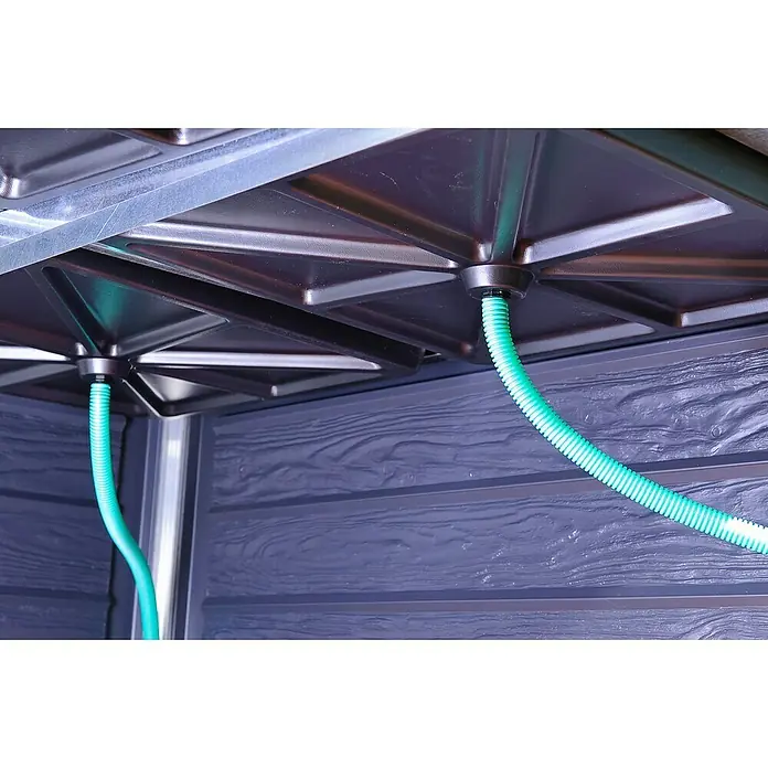 Palram – Canopia Invernadero Plant Inn - Medidas ext. (An x Pr): 118 x 118 cm, Material de la pared lateral: Plástico, 0,7 mm, Antracita - Primer plano de la parte inferior de una estantería de plástico negra con dos mangueras verdes adjuntas.