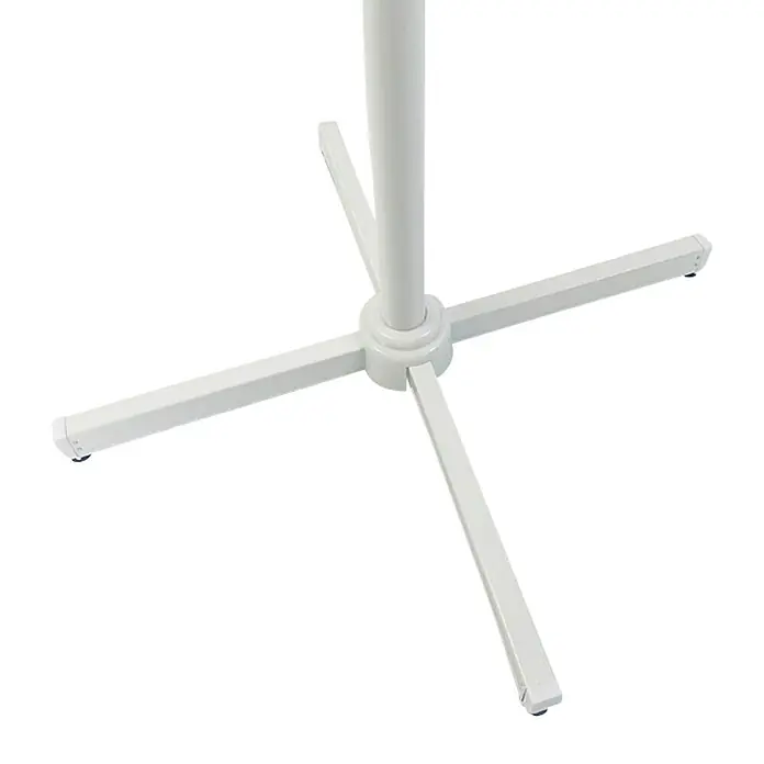 Fulmo Ventilador de pie Cierzo - Blanco, 43 cm, 120 cm - Primer plano de una base de trípode blanca con cuatro puntales, que garantiza estabilidad y durabilidad. Ideal para lámparas o señalización.