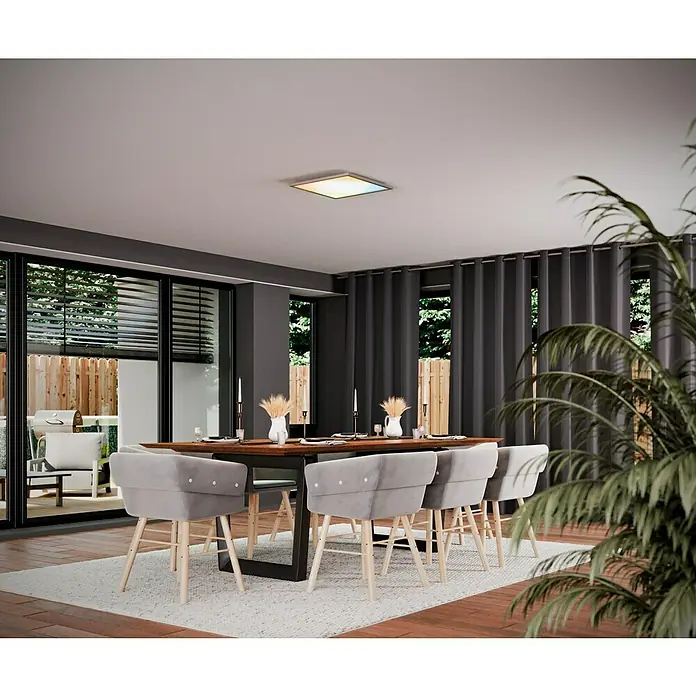 Ledvance Smart+ LED-Panel Planon PlusL x B x H: 45 x 45 x 5,6 cm, Weiß, RGBW - Modernes Esszimmer mit einem Esstisch mit grauen Stühlen und einer quadratischen Deckenleuchte, die für angenehmes Licht sorgt.