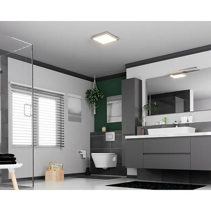 Lavida LED-Panel IP44 - 16 W, L x B x H: 30 x 30 x 6 cm, Weiß, Mehrfarbig - Modernes Badezimmer mit einer stilvollen, grauen Waschtischkombination, einem hängenden WC und einem hellen, quadratischen Deckenlicht.