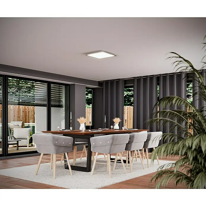Osram Smart+ LED-Panel Planon Plus - L x B x H: 45 x 45 x 5,6 cm, Weiß, RGBW - Ein stilvolles Esszimmer mit modernem Flair, hervorgehoben durch eine quadratische Deckenleuchte, die den Raum erhellt.