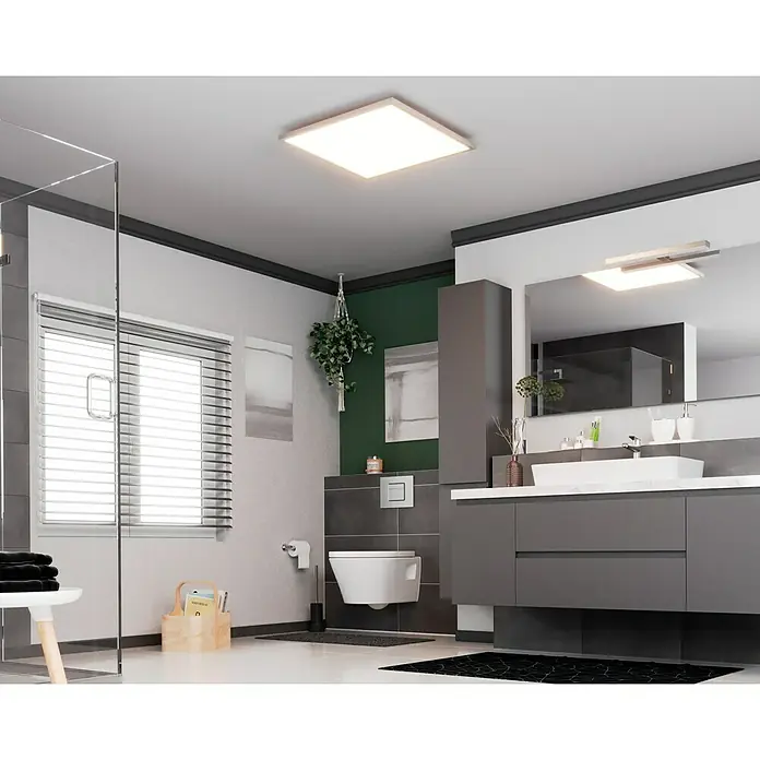 Lavida LED-Panel IP44 - 45 W, L x B x H: 60 x 60 x 6 cm, Weiß, Mehrfarbig - Das Bild zeigt eine moderne Badezimmerdecke mit einer quadratischen LED-Deckenleuchte, die für eine helle und gleichmäßige Ausleuchtung des Raumes sorgt.
