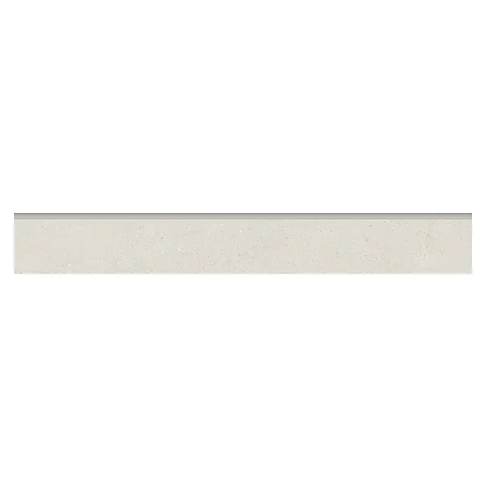Sockelfliese Big Ivory - 8 x 60 cm, Hellbeige, Matt - Nahaufnahme einer hellen, strukturierten Quarzsteinplatte, ideal für Arbeitsplatten oder Wandverkleidungen, die eine elegante und robuste Oberfläche bietet.