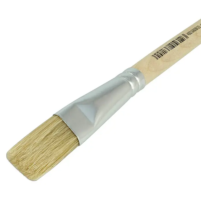 swingcolor Komfort Universal-Pinsel - Größe Pinsel: 3, Chinaborsten, Naturholz - Nahaufnahme eines flachen Lackpinsels mit hellen Borsten, einer silbernen Zwinge und einem Holzgriff mit Barcode.