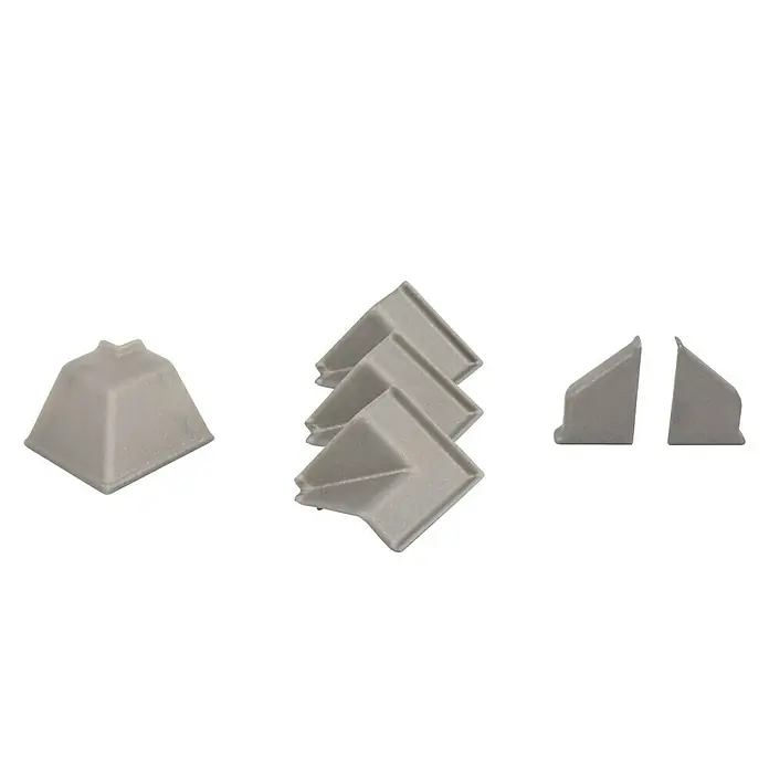 CUCINE Zubehör-Set gedreht - Silber, 6 -tlg. - Nahaufnahme von Eckschutzelementen, die für den Schutz von Ecken und Kanten verwendet werden, um Beschädigungen vorzubeugen.