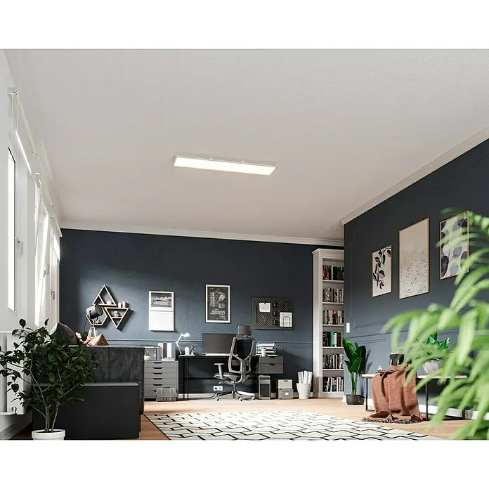 Tween Light LED-Panel 4000K - 33 W, L x B x H: 120 x 30 x 5 cm, Weiß, Neutralweiß - Dieses Bild zeigt eine moderne Büroumgebung, die durch eine helle Bürolampe an der Decke gut beleuchtet wird.
