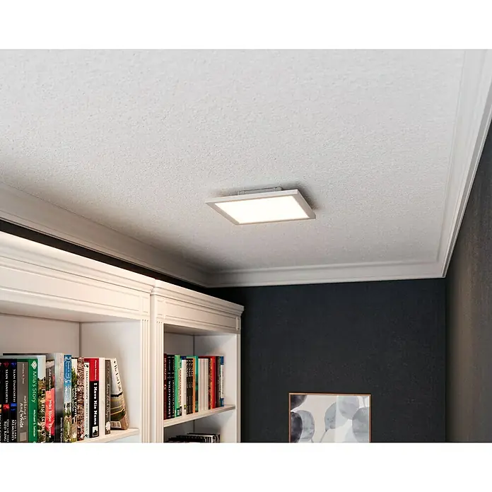 Tween Light LED-Panel RGB-RC-CCT-DIM - 15,5 W, L x B x H: 30 x 30 x 5,5 cm, Weiß, RGBW - Nahaufnahme einer modernen, quadratischen Deckenleuchte, die ein helles und gleichmäßiges Licht in einem stilvollen Raum spendet.