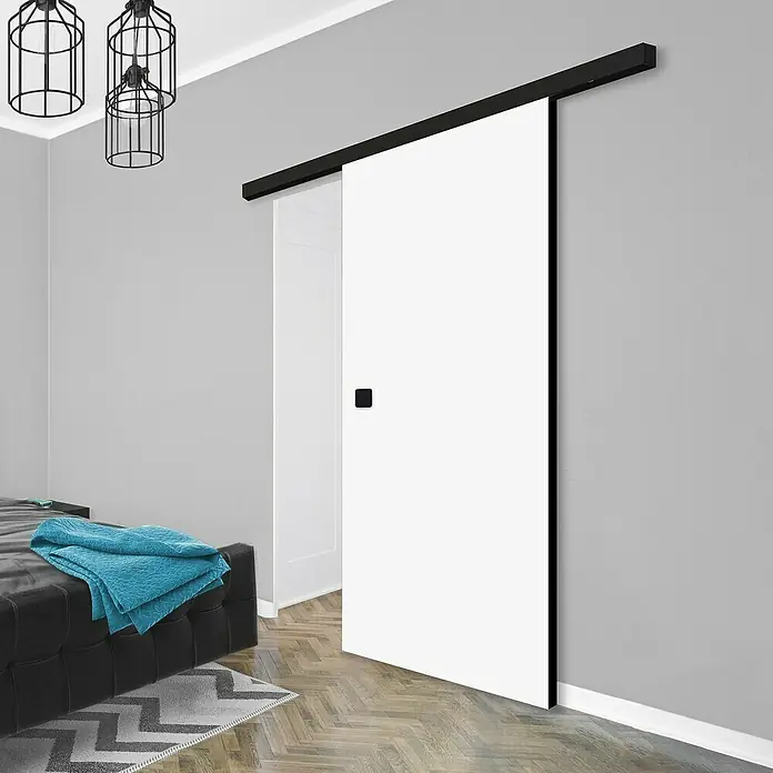 Diamond Doors Black Edition Holzschiebetür Edge - 935 x 2.058 mm, Verkehrsweiß matt, Schwarz, Material Mittellage: Wabe - Modernes Raumambiente mit einer eleganten, weißen Schiebetür mit schwarzem Beschlag, die Funktionalität und Design vereint.