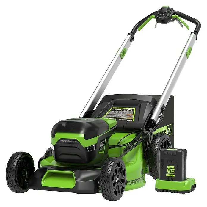 Greenworks 60V Akkusystem Akku-Rasenmäher GD60LM46SP - 60 V, 1 Akku, 4 Ah, Schnittbreite: 46 cm - Das Bild zeigt einen Greenworks Pro 60V Akku-Rasenmäher mit einem zusätzlichen Akku, der daneben steht. Der Rasenmäher ist grün und schwarz.