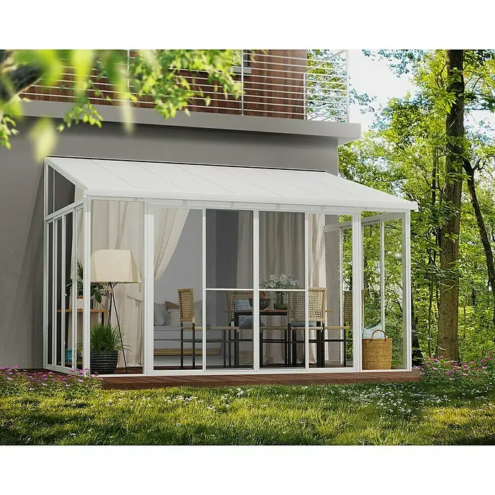 Palram – Canopia Mosquitera - An x Al: 137 x 205 cm, Específico para: Cenador Ledro - Aquí hay un primer plano de un kit de cubierta de patio blanco y elegante, que ofrece un espacio al aire libre elegante y protegido.