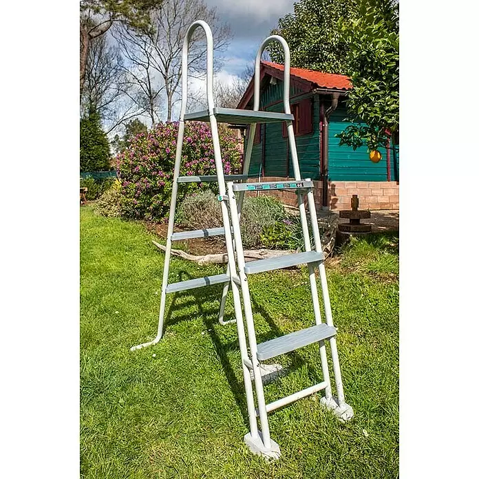 Gre Holz-Pool Lili 2 - Ø x H: 280 x 107 cm, Braun, 4.500 l - Robuste hellgraue Außenleiter mit breiten Stufen, bietet sicheren Zugang im Garten.