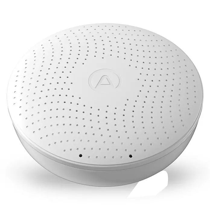 Airthings Luftqualitätsmonitor Wave Plus mit CO2- und Radonmeldung - Durchmesser: 119 mm, Batterielaufzeit: 1,5 Jahre - Ein weißes, rundes Smart-Home-Gerät mit Belüftungslöchern und einem dezenten Logo in der Mitte für ein modernes und unauffälliges Design.