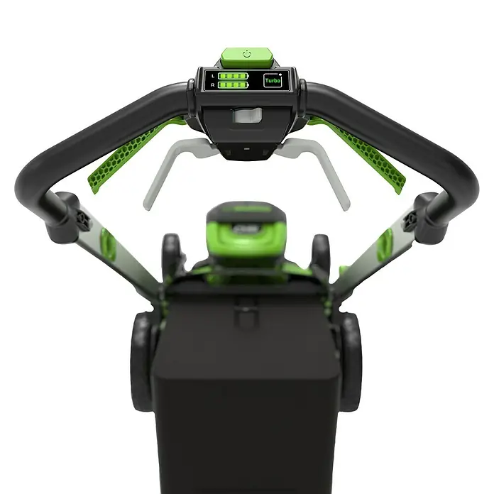 Greenworks 60V Akkusystem Akku-Rasenmäher GD60LM51SP - 60 V, 1 Akku, 4 Ah, Schnittbreite: 51 cm - Nahaufnahme eines Rasenmähers mit digitaler Anzeige für Akkustand und Turbomodus. Ergonomischer Griff für komfortable Bedienung.