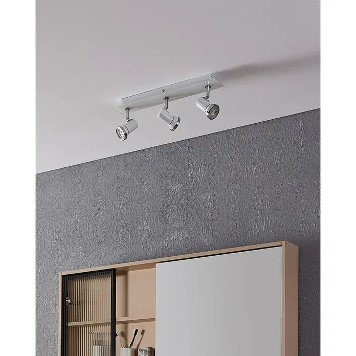 Eglo LED-Deckenstrahler Tamara 1 - 9 W, Weiß, Warmweiß - Ein modernes, weißes Deckenleuchten-Set mit drei verstellbaren Strahlern, das einen Raum elegant ausleuchtet und stilvolles Ambiente schafft.